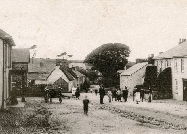 Goldsithney Fore Street in 1904, showing the Trevelyan Arms