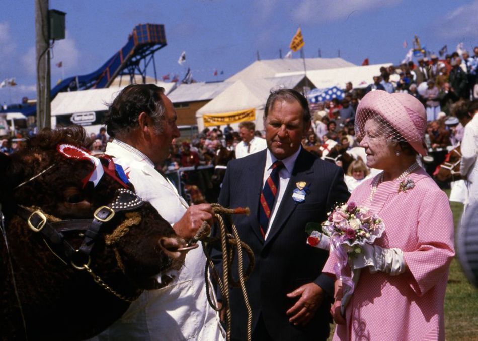 Queen Mother with a champion bull at Royal Cornwall Show in 1985